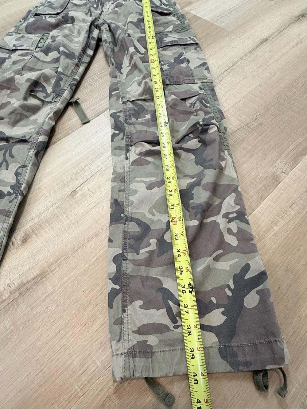Abercrombie & Fitch Low Rise Ultra Loose Cargo Camo Pants Size 25 - Picture 3 of 8